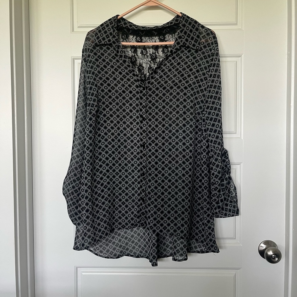 Zac & Rachel Black and White Boxy Blouse with Notched Collar